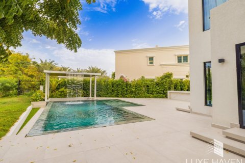 Villa de 4 dormitorios en Jumeirah Islands, UAE No. 48719 3