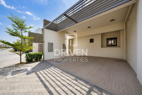 Townhouse de 4 dormitorios en District 11, UAE No. 223210 3