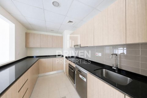 Townhouse de 4 dormitorios en District 11, UAE No. 223210 16