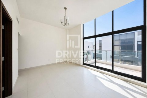 Townhouse de 4 dormitorios en District 11, UAE No. 223210 14