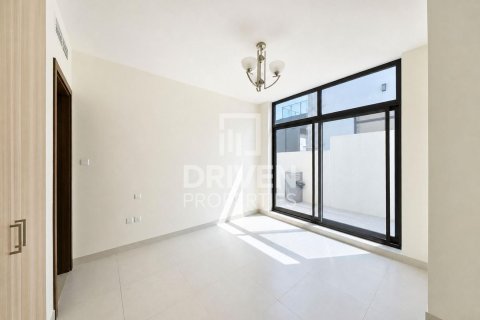 Townhouse de 4 dormitorios en District 11, UAE No. 223210 8