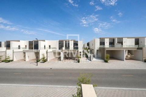 Townhouse de 4 dormitorios en District 11, UAE No. 223210 23