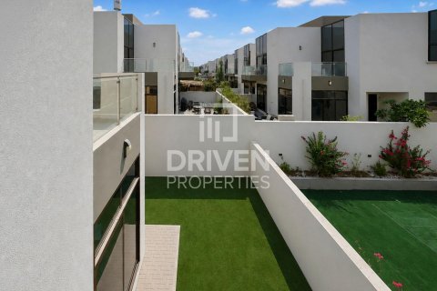 Townhouse de 4 dormitorios en District 11, UAE No. 223210 27