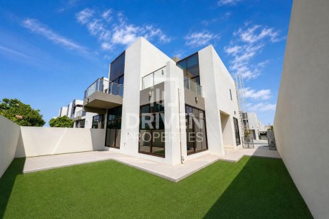 Townhouse de 4 dormitorios en District 11, UAE No. 223210