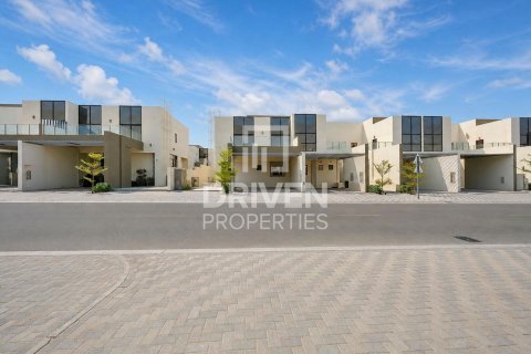 Townhouse de 4 dormitorios en District 11, UAE No. 223210 28
