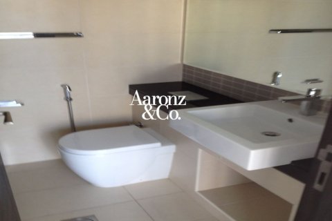 Apartment de 1 dormitorio en Silverene Tower B, UAE No. 220987 8