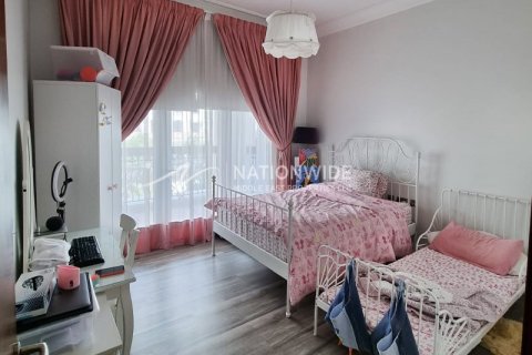 3 bedrooms Apartment in Abu Dhabi, UAE No. 89341 14