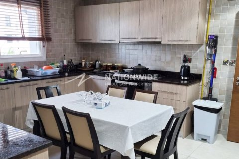 3 bedrooms Apartment in Abu Dhabi, UAE No. 89341 17