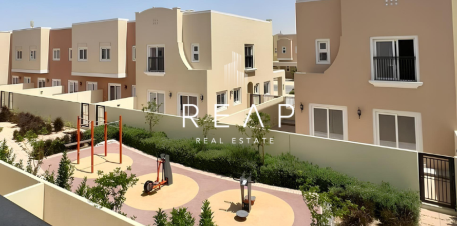 Villa de 4 dormitorios en Villanova, UAE No. 28873