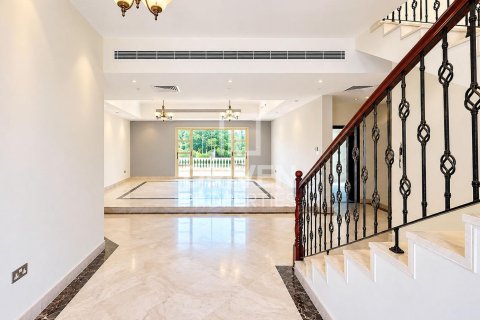 Villa de 5 dormitorios en Al Barsha 2, UAE No. 223280 11