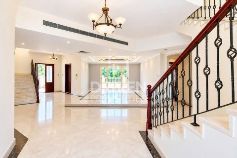 Villa de 5 dormitorios en Al Barsha 2, UAE No. 223280 20