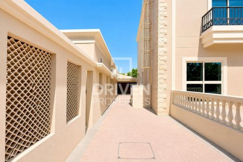 Villa de 5 dormitorios en Al Barsha 2, UAE No. 223280 24
