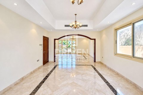 Villa de 5 dormitorios en Al Barsha 2, UAE No. 223280 5