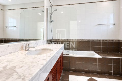 Villa de 5 dormitorios en Al Barsha 2, UAE No. 223280 17