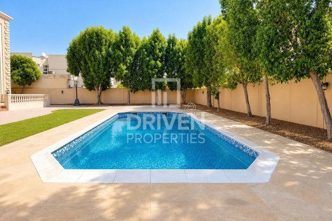 Villa de 5 dormitorios en Al Barsha 2, UAE No. 223280 23