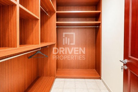 Villa de 5 dormitorios en Al Barsha 2, UAE No. 223280 18