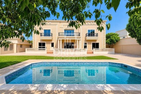 Villa de 5 dormitorios en Al Barsha 2, UAE No. 223280