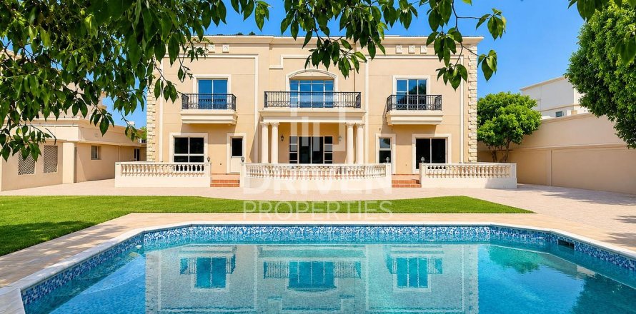 Villa de 5 dormitorios en Al Barsha 2, UAE No. 223280