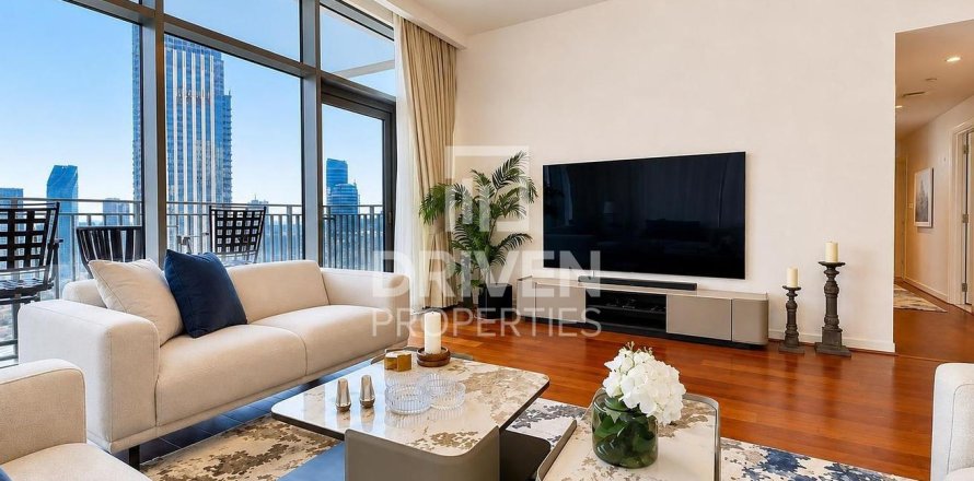 Apartment de 3 dormitorios en BLVD Crescent, UAE No. 218348