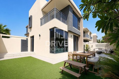 Townhouse de 4 dormitorios en Jumeirah Village Circle, UAE No. 215114