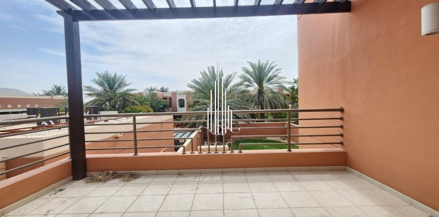 Вилла с 5 спальнями в Abu Dhabi Gate City, ОАЭ №24612