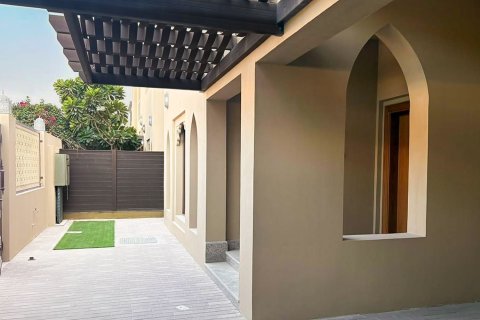 Villa de 5 dormitorios en Jumeirah, UAE No. 215404 17