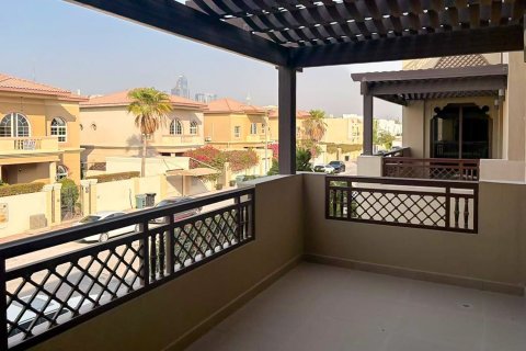 Villa de 5 dormitorios en Jumeirah, UAE No. 215404 18