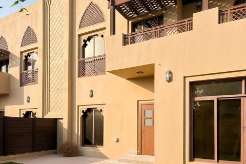 Villa de 5 dormitorios en Jumeirah, UAE No. 215404 29