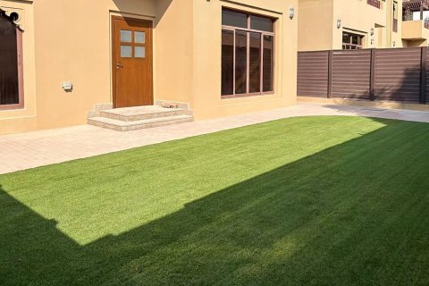 Villa de 5 dormitorios en Jumeirah, UAE No. 215404