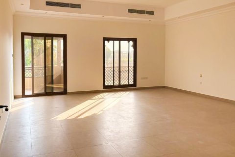 Villa de 5 dormitorios en Jumeirah, UAE No. 215404 26