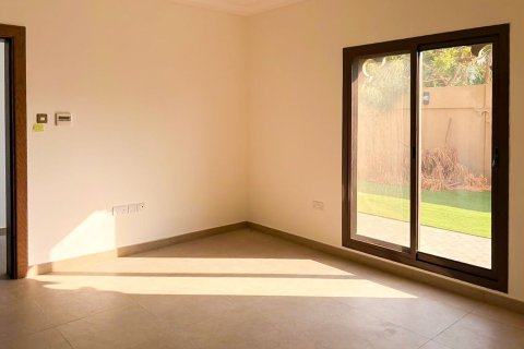 Villa de 5 dormitorios en Jumeirah, UAE No. 215404 15