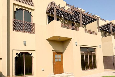 Villa de 5 dormitorios en Jumeirah, UAE No. 215404 3