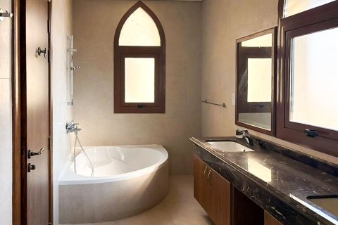 Villa de 5 dormitorios en Jumeirah, UAE No. 215404 21