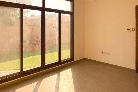 Villa de 5 dormitorios en Jumeirah, UAE No. 215404 6