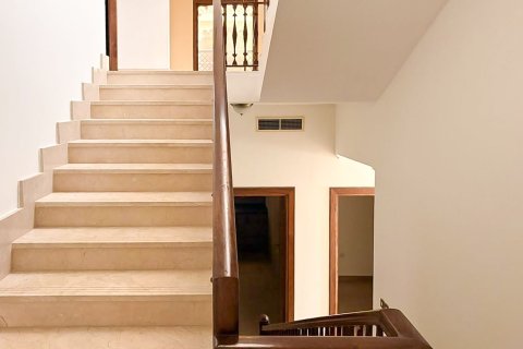 Villa de 5 dormitorios en Jumeirah, UAE No. 215404 16