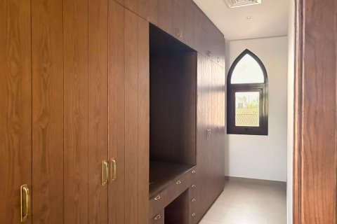 Villa de 5 dormitorios en Jumeirah, UAE No. 215404 8