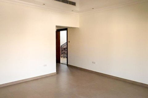 Villa de 5 dormitorios en Jumeirah, UAE No. 215404 30