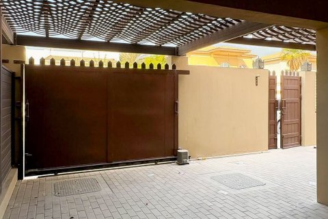 Villa de 5 dormitorios en Jumeirah, UAE No. 215404 22