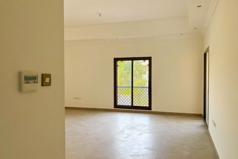 Villa de 5 dormitorios en Jumeirah, UAE No. 215404 9