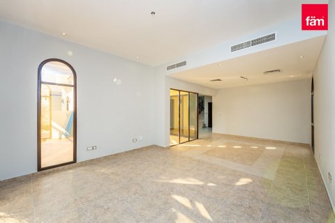 4 bedrooms Townhouse in Dubai, UAE No. 223852 2