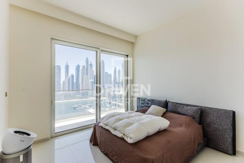 2 bedrooms Apartment in EMAAR Beachfront, UAE No. 211390 6