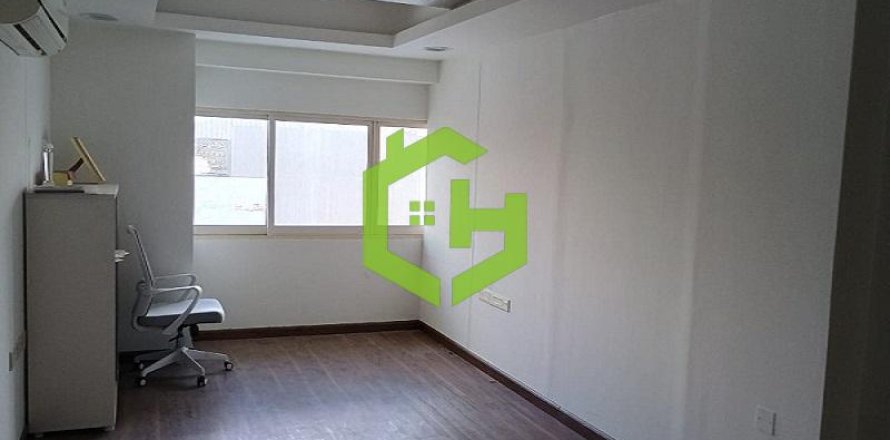Warehouse de 1021.9m² en Al Quoz, UAE No. 44159