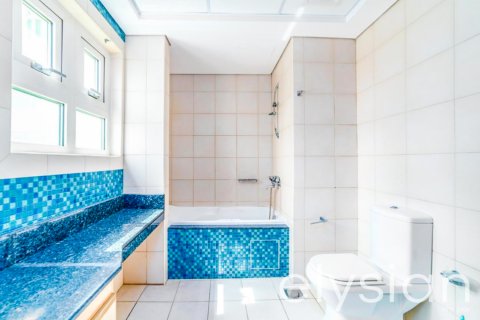 Apartment de 3 dormitorios en Shoreline Apartments, UAE No. 64779 9