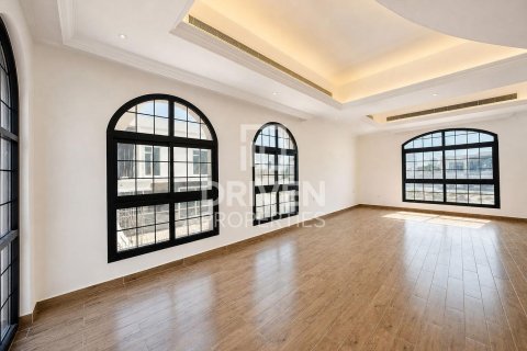 Villa de 6 dormitorios en Nadd Al Sheba, UAE No. 221471 5