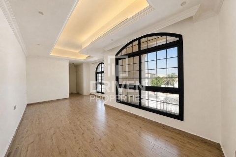 Villa de 6 dormitorios en Nadd Al Sheba, UAE No. 221471 14