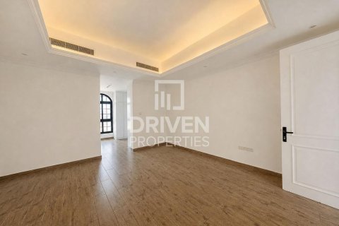 Villa de 6 dormitorios en Nadd Al Sheba, UAE No. 221471 17