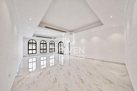 Villa de 6 dormitorios en Nadd Al Sheba, UAE No. 221471 18