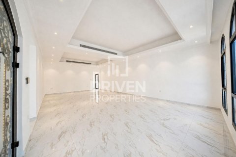 Villa de 6 dormitorios en Nadd Al Sheba, UAE No. 221471 12