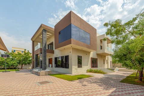 Villa de 6 dormitorios en Al Barsha, UAE No. 196689