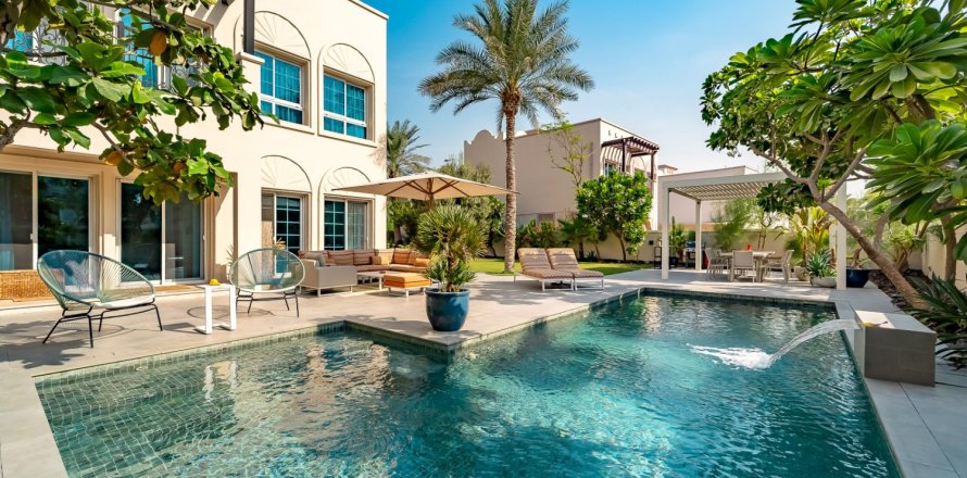 Villa de 2 chambres à Jumeirah Village Triangle, UAE No. 224625